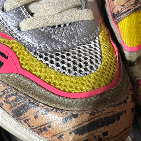 Gucci Women's Pink and Yellow Sneakers - Picture 13 of 13